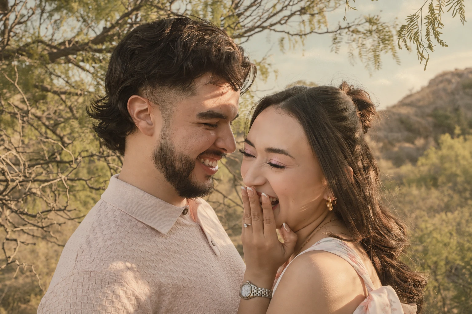 Natalia y Gonzalo sonriendo juntos al aire libre