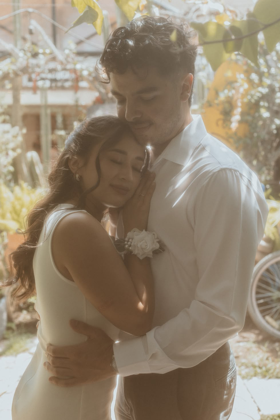 Natalia y Gonzalo abrazados